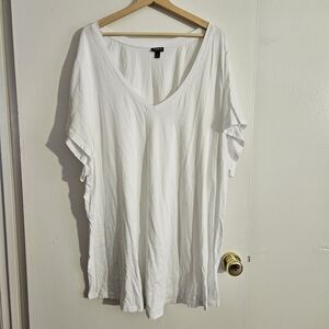 SIZE 6 TORRID vneck white tshirt